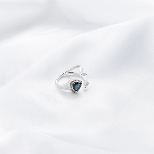 Blue Sapphire Ring With Diamonds