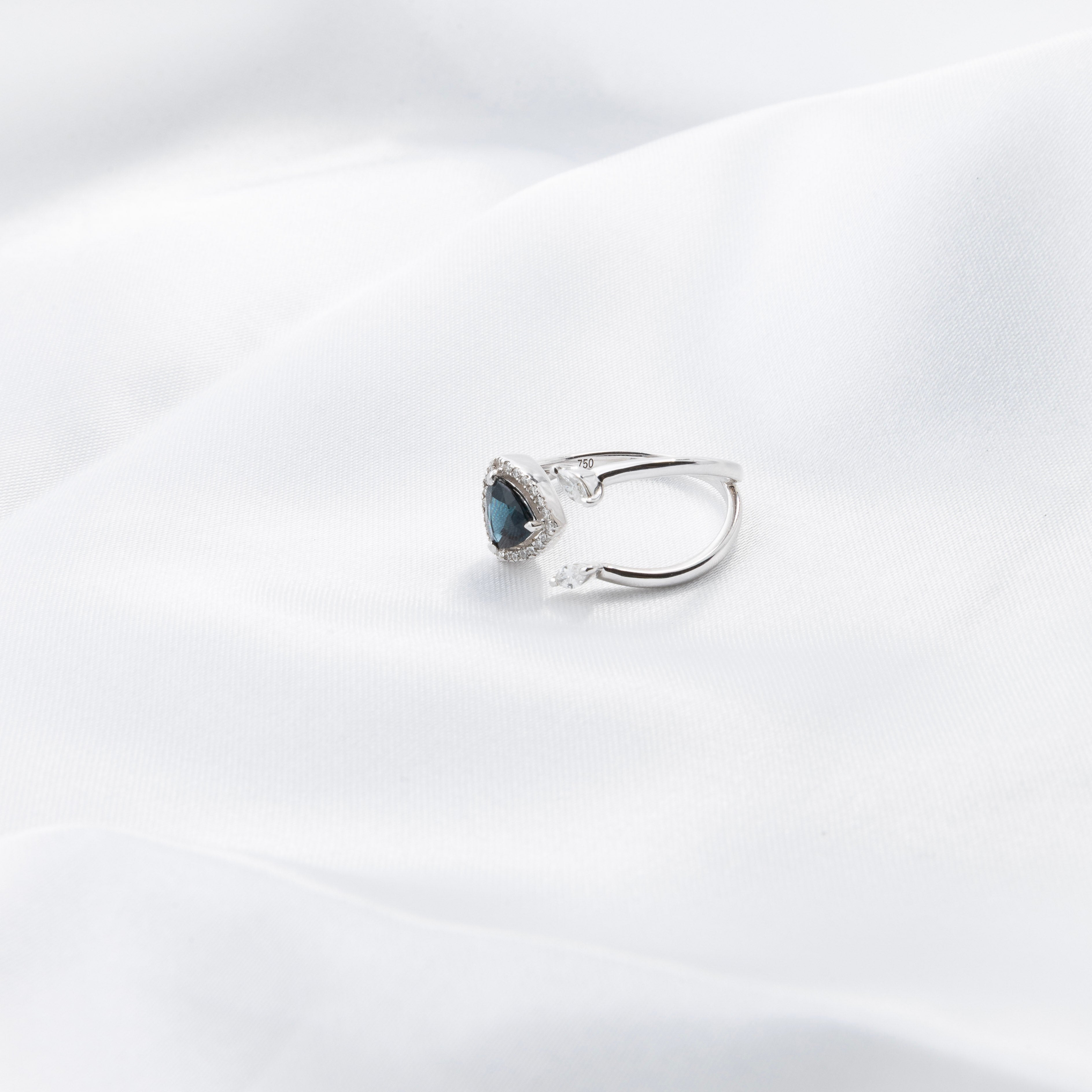 Blue Sapphire Ring With Diamonds