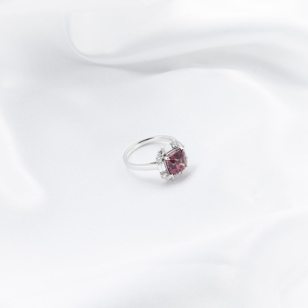 Spinel Ring With Diamond