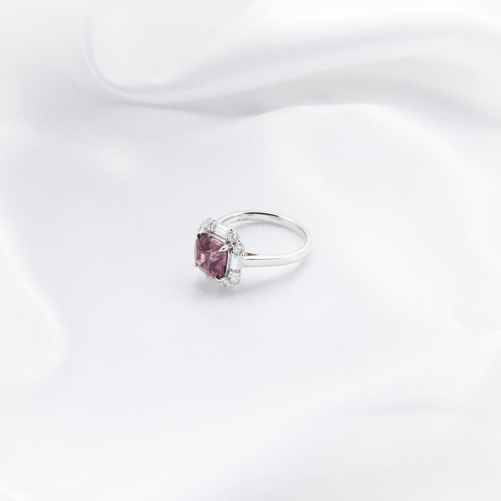 Spinel Ring With Diamond