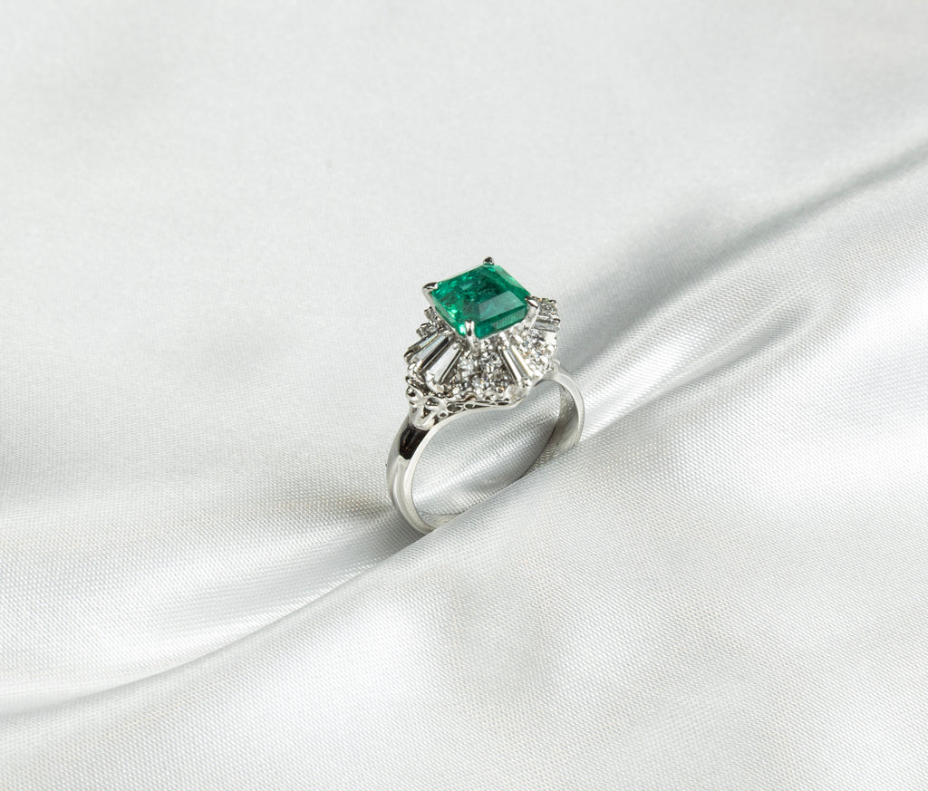 Emerald, Diamond Ring