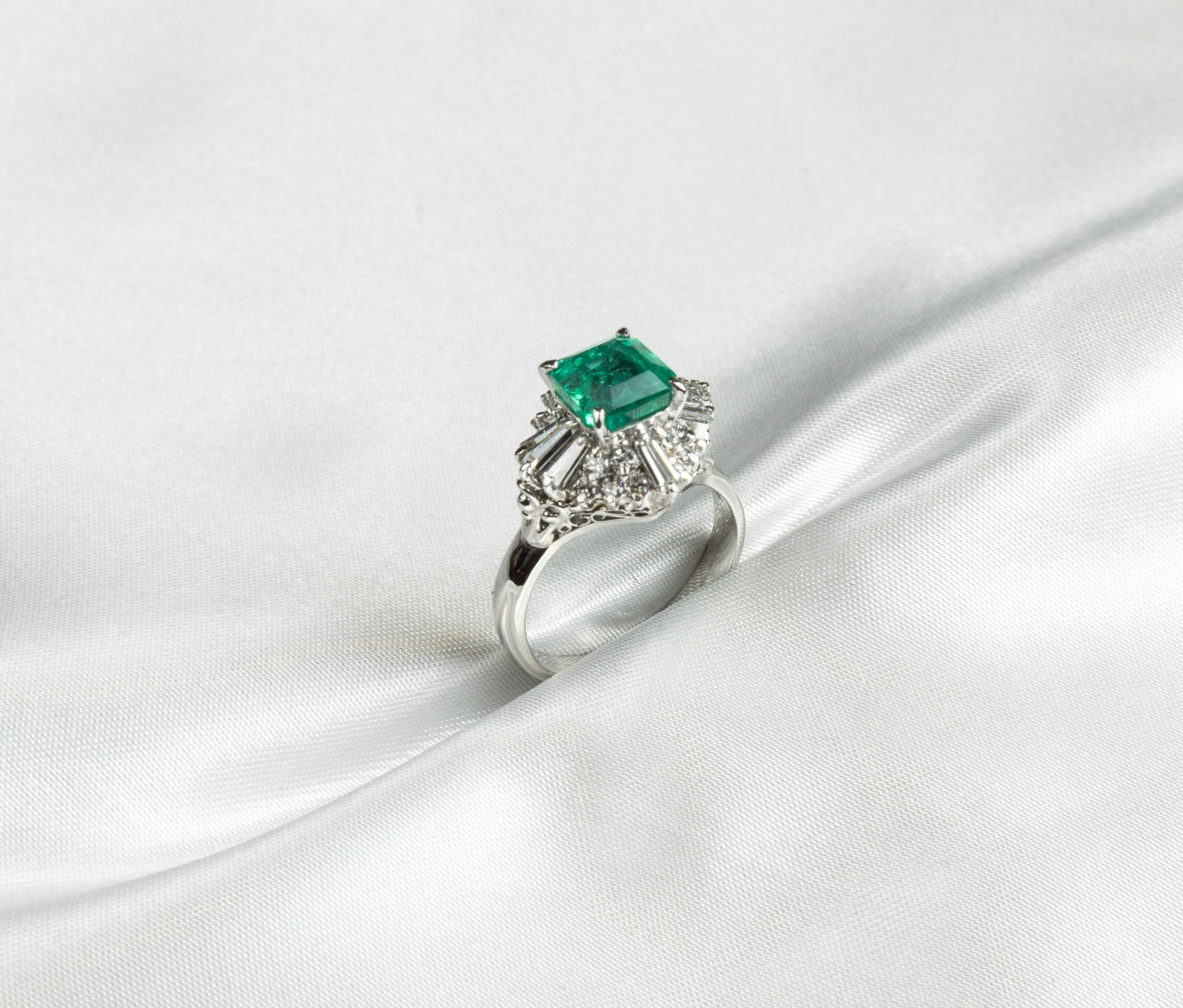 Emerald, Diamond Ring