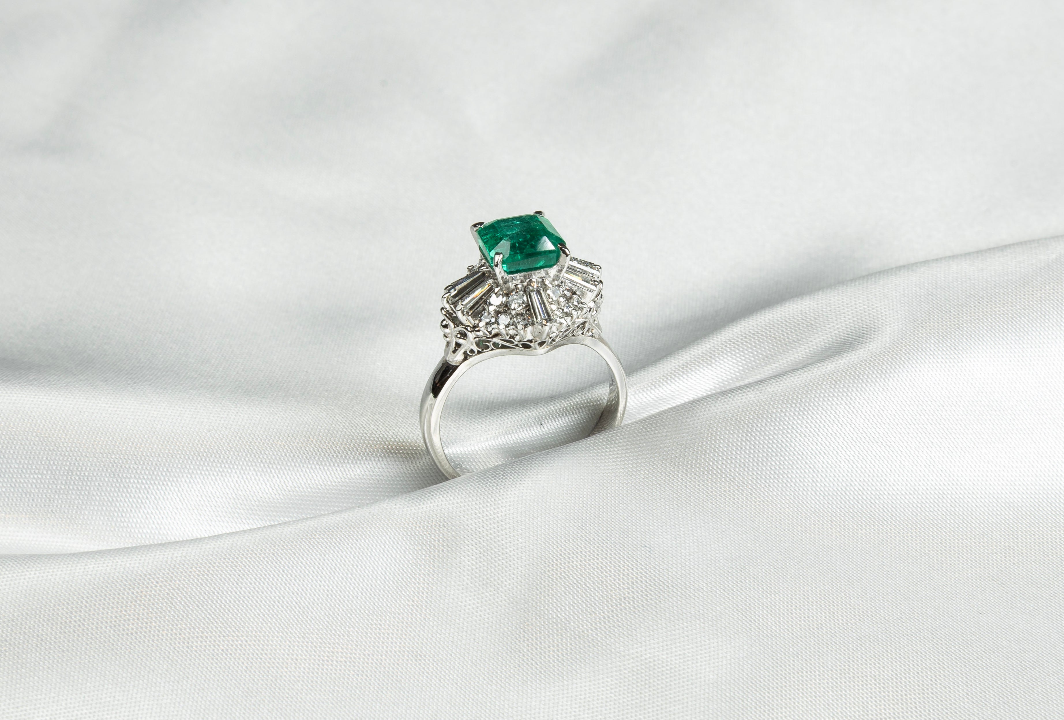 Emerald, Diamond Ring