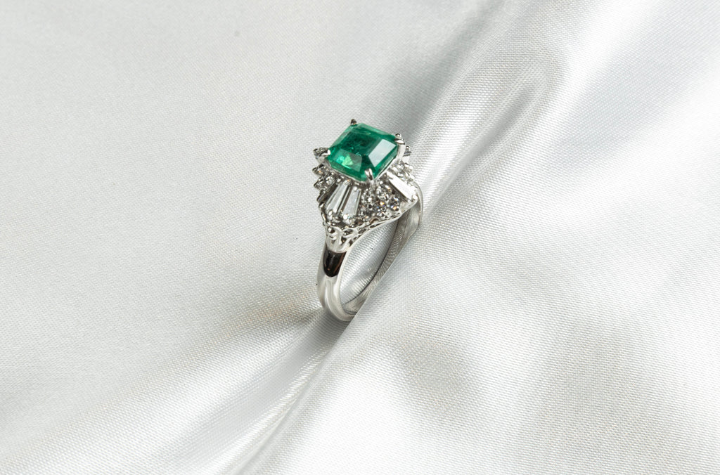 Emerald, Diamond Ring
