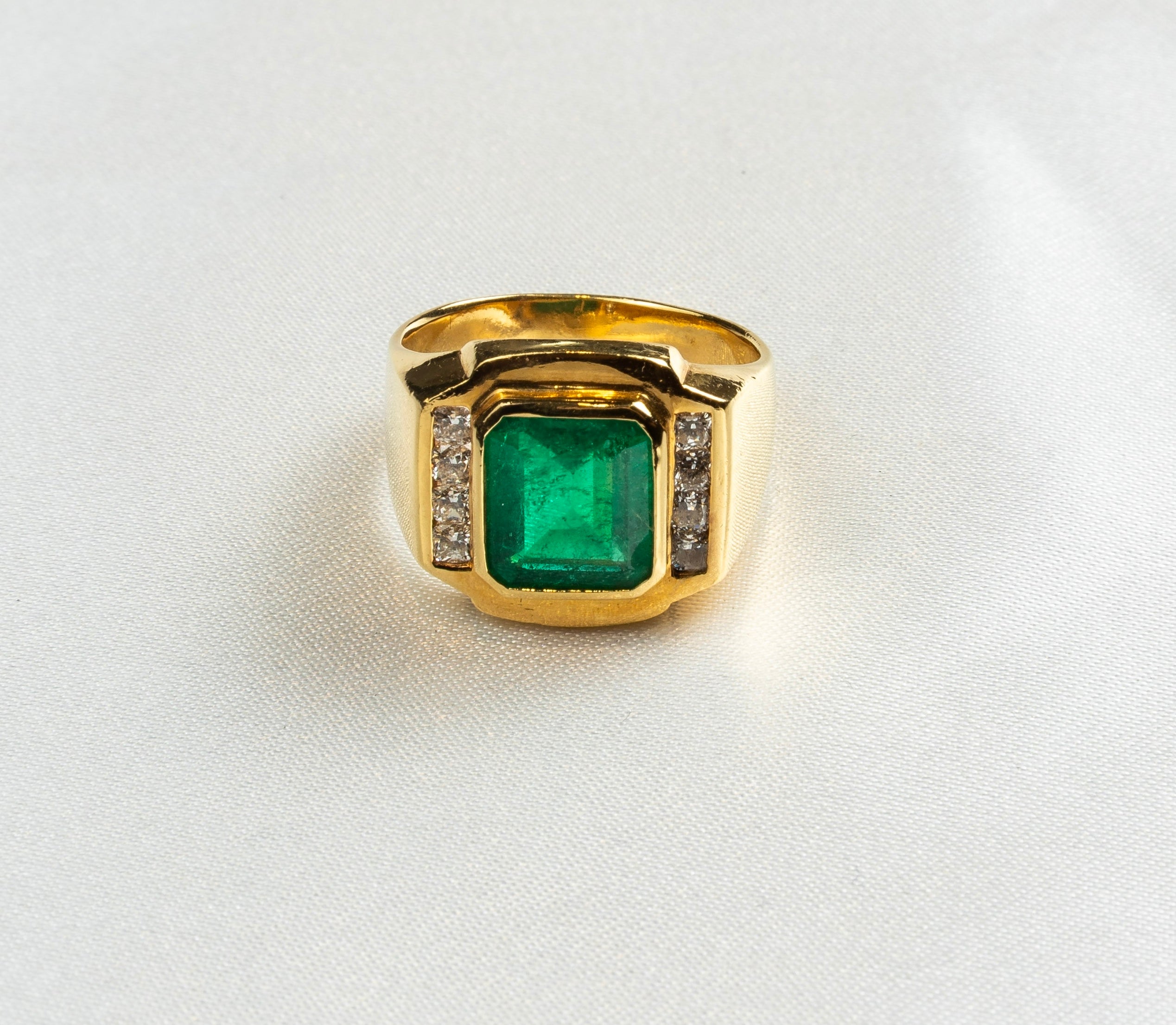 Emerald, Diamond Ring